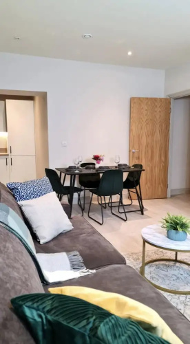 Charming 1-bed, Sleeps 2, Parking