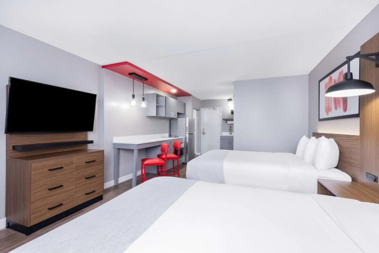Clarion Hotel & Suites