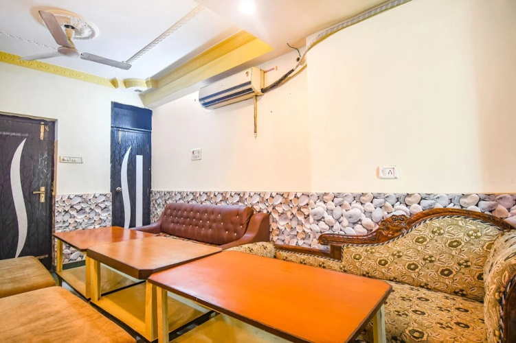 Fabhotel Golden Horizon