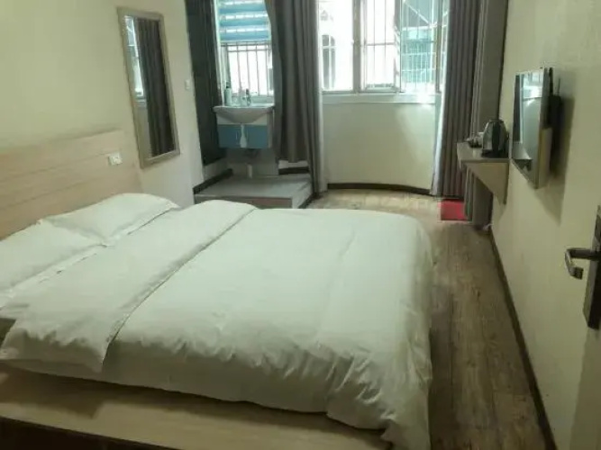 Hong'an Red Light Hostel