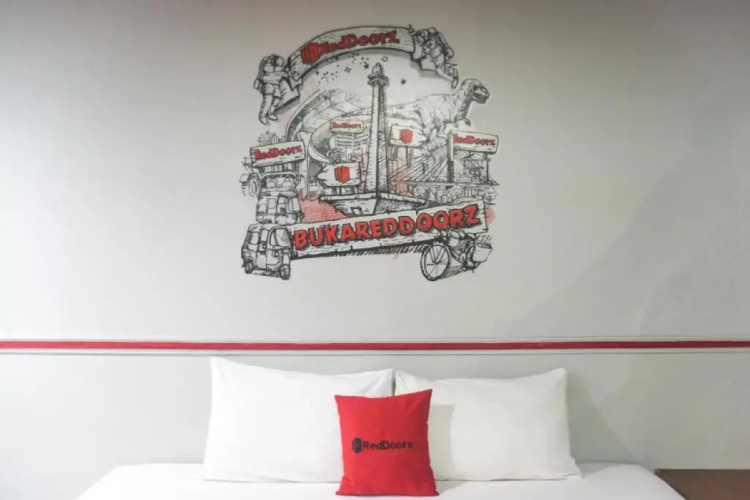 RedDoorz Plus near Senen 2