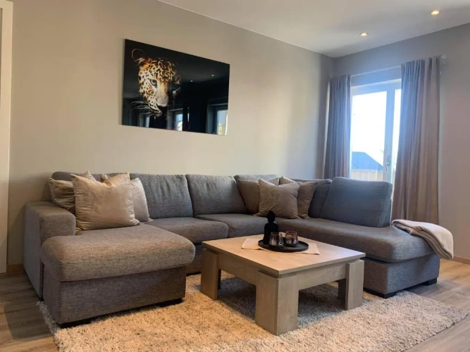 3 Bedrooms Apartment