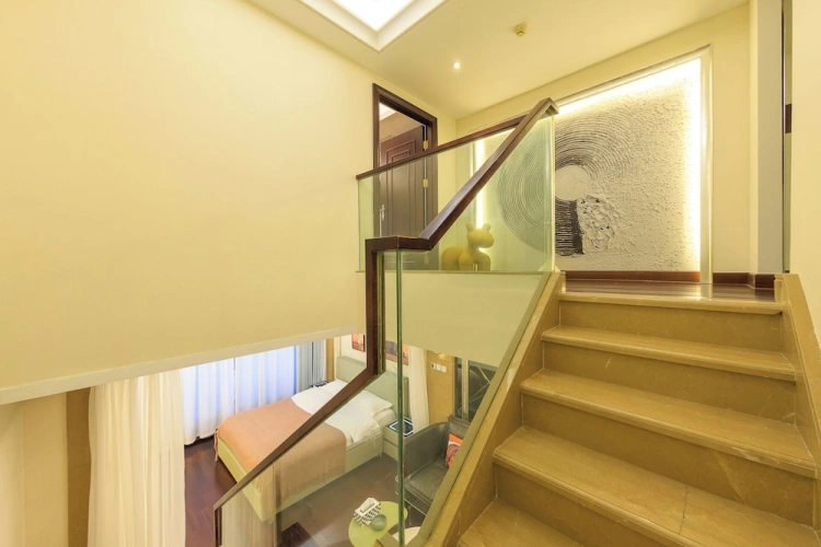 Standard Triple room with city view