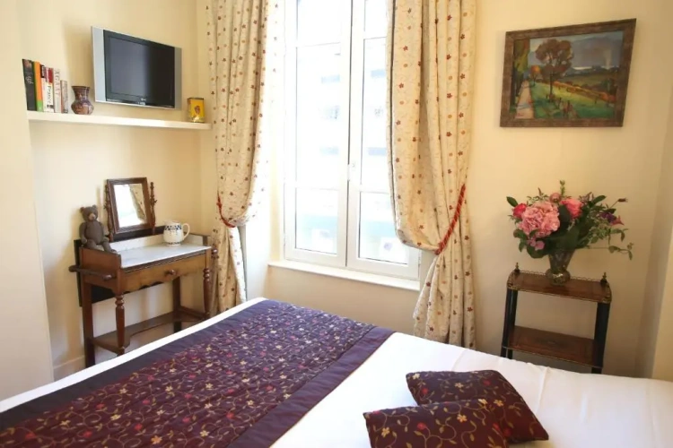 Standard Double room with city view