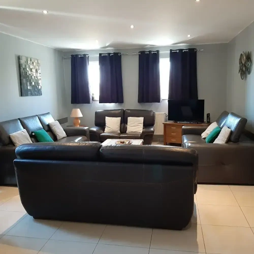 5 Bedrooms Comfort Cottage