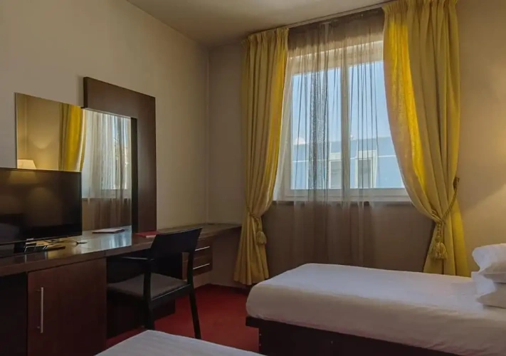 Classic Twin room with city view