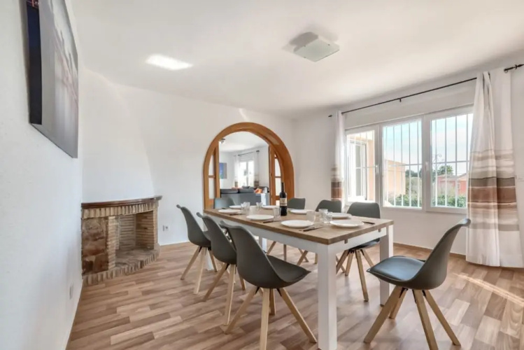Villa - 4 Bedrooms with Pool and WiFi - 104984