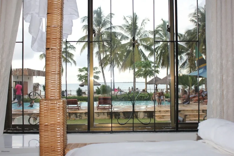1 Bedroom Deluxe Single room with balcony and beachfront