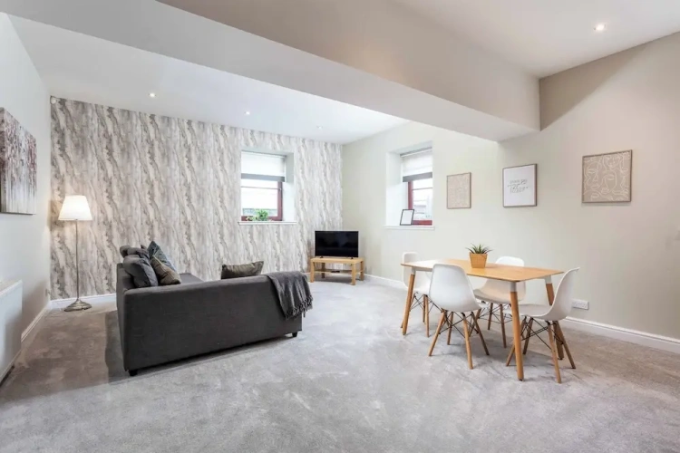 2 Bedrooms Apartment