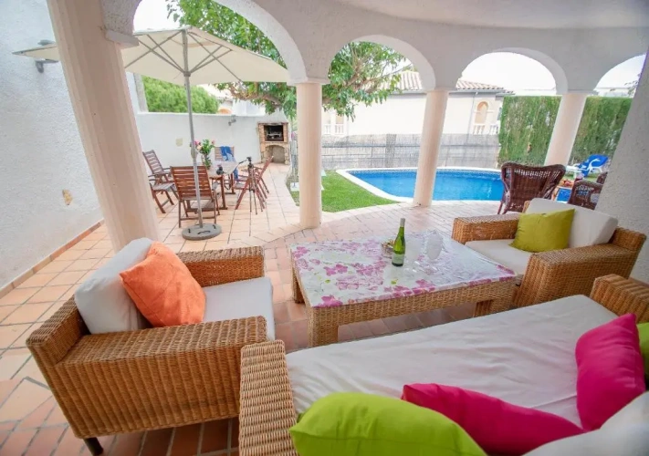 3 Bedrooms Villa