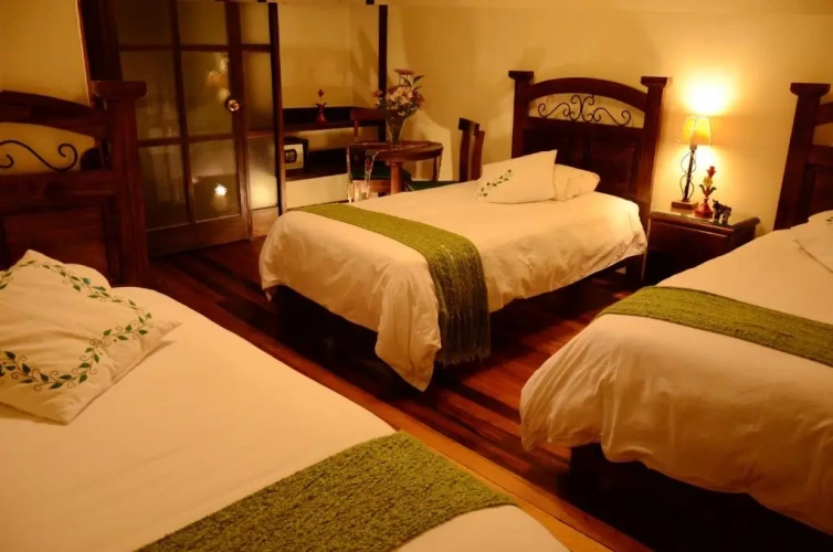 Standard Triple room