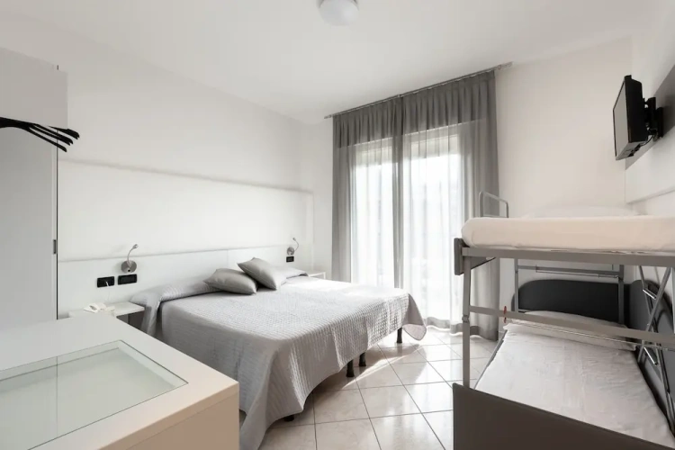 Deluxe Quadruple room with balcony