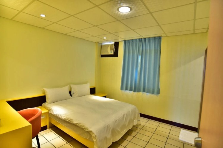 Corner Love Hotel