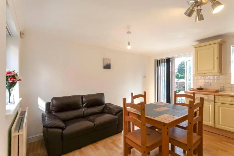 4 Bedrooms Cottage