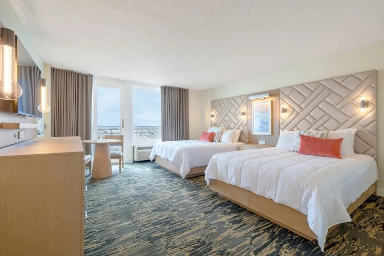 Deluxe Quadruple room with balcony and with city view