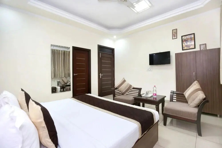 Hotel JB 2 by OYO Rooms