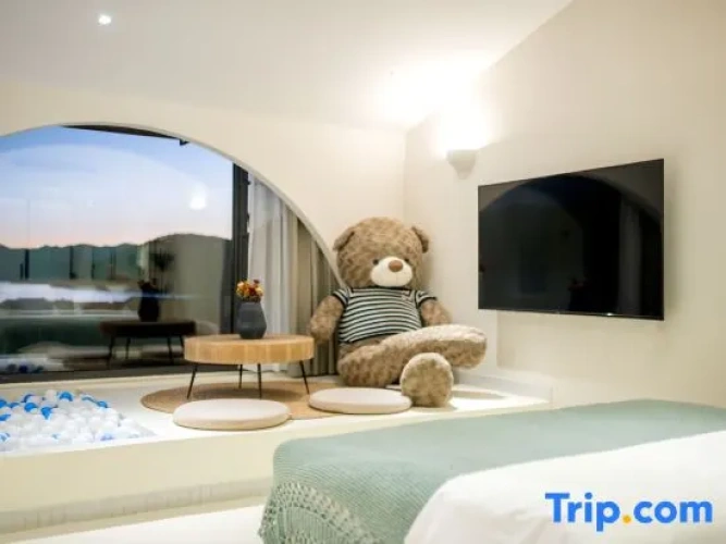 Suite with lake view