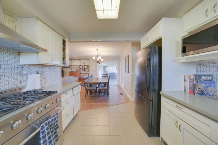 5 Bedrooms Cottage