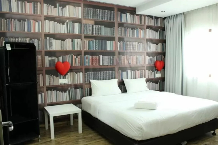 V Garden Hotel