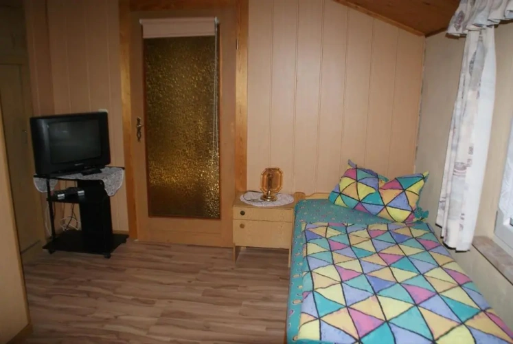 Standard Twin room with garden view