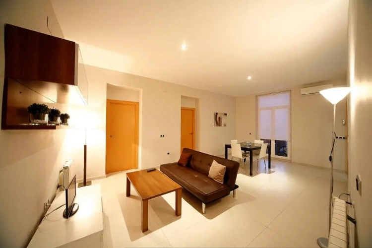2 Bedrooms Apartment