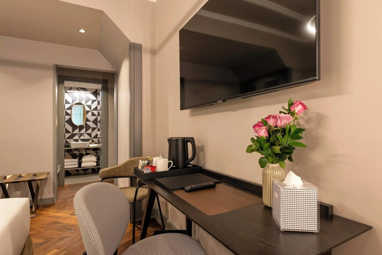 Loly Boutique Hotel
