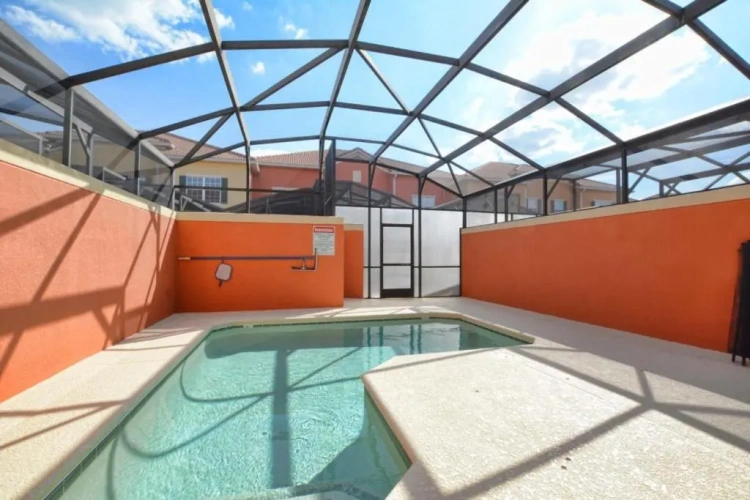 4 Bedrooms Villa