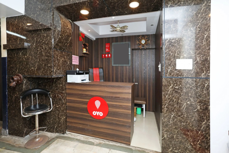 OYO 9193 Hotel Maple