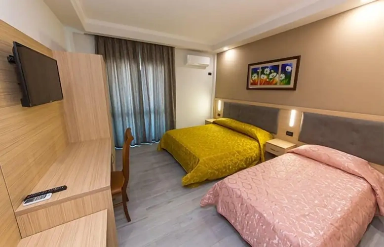 Standard Triple room