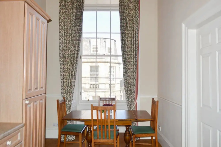 2 Bedroom Flat in Central Edinburgh