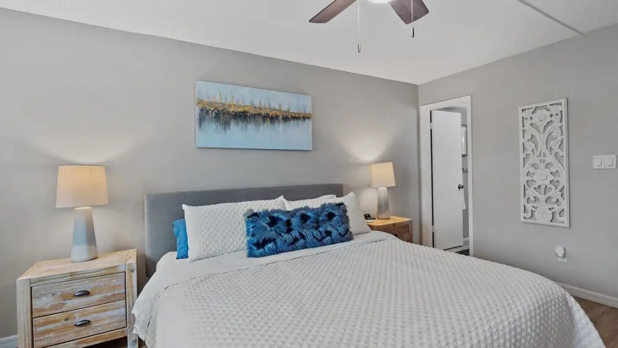 Beach Way Getaway 2 Bedroom Condo by RedAwning
