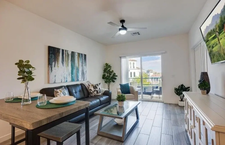 1 Bedroom Luxury room with balcony and with courtyard view
