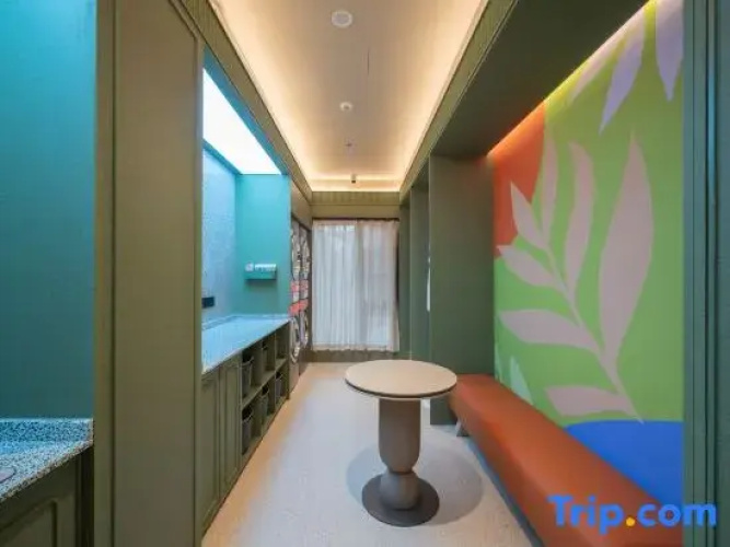 Orange Hotel (Kaifeng Millennium City Park Yingbin Gate)