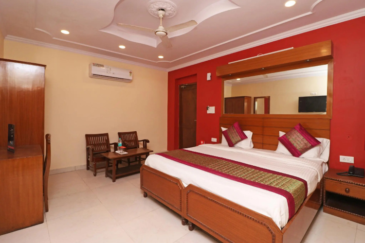 OYO 10661 DSR Classic