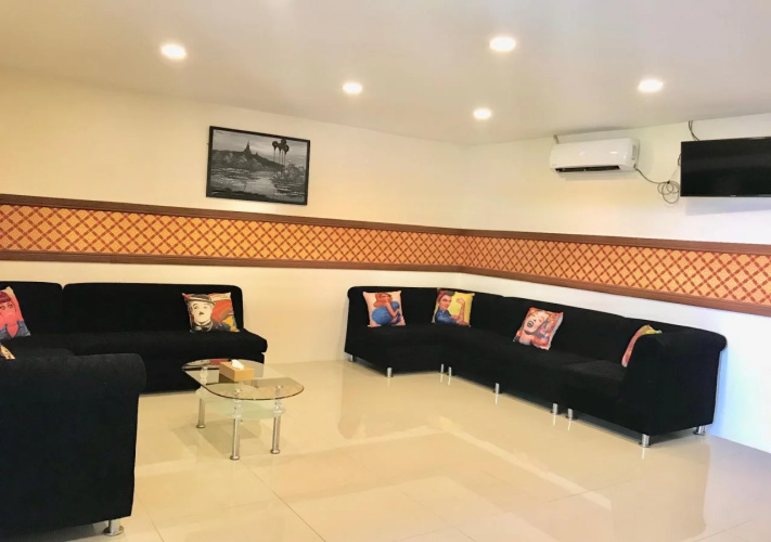 Elegant Hotel Pyi Thar Yar