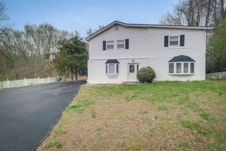 Spacious Triangle Townhome - Near Hiking & Golf!