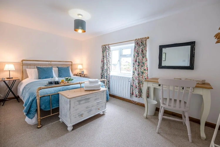 2 Bedrooms Cottage