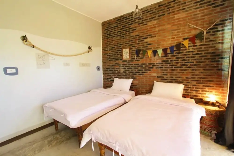 Standard Twin room with balcony
