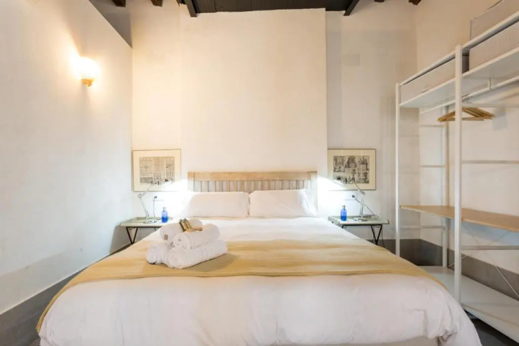 Oak & Sandstone Studio - Space Maison Apartments