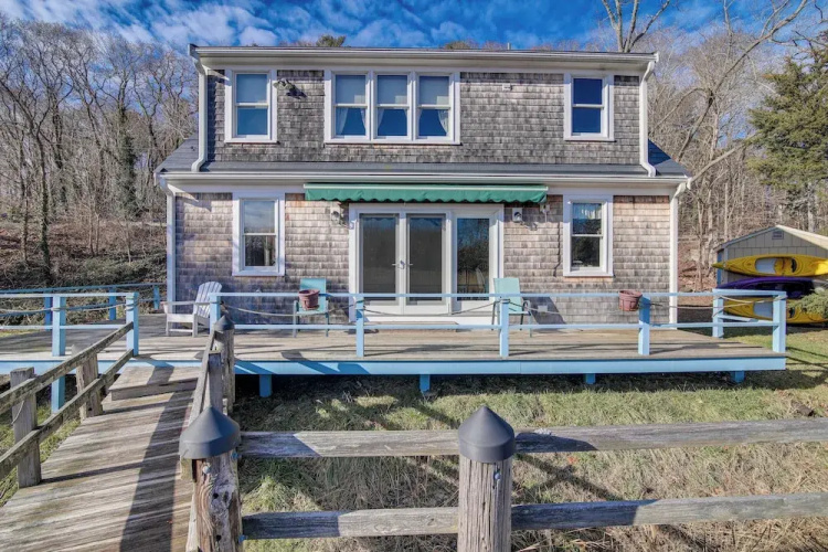 Riverfront Kingston Cottage w/ Deck, 2 Mi to Beach