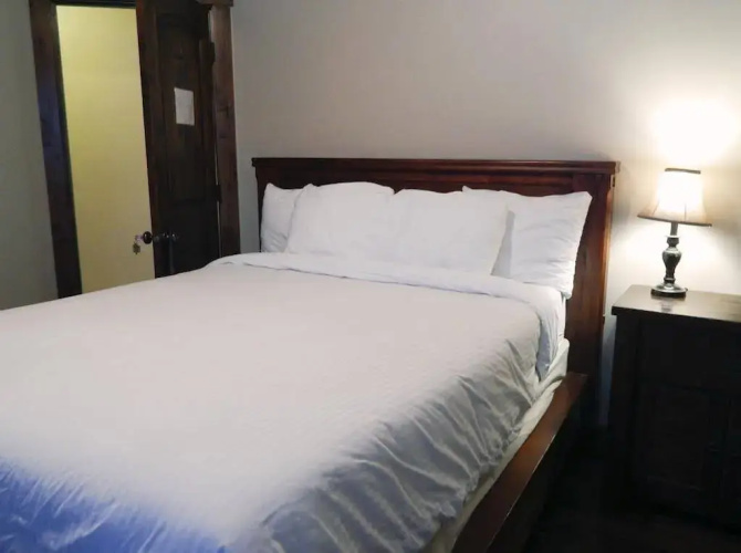 River to Peaks Inn