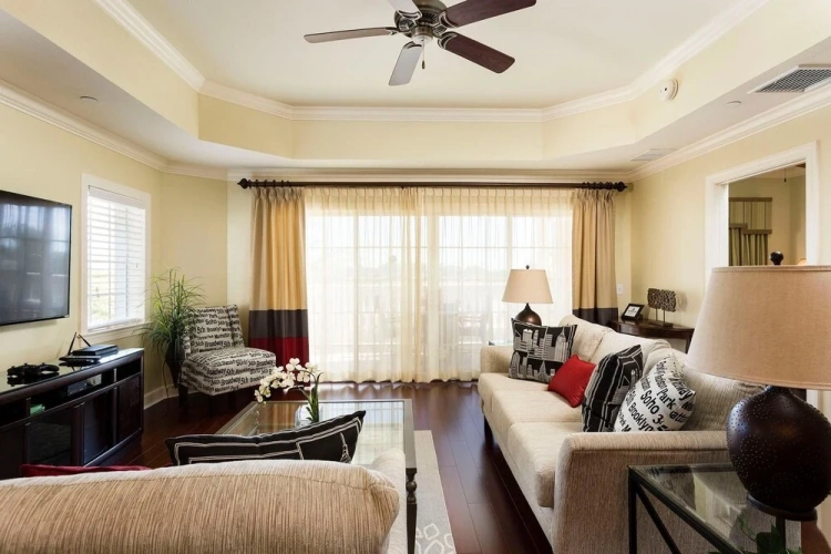 3 Bedrooms Standard Family room with golf view