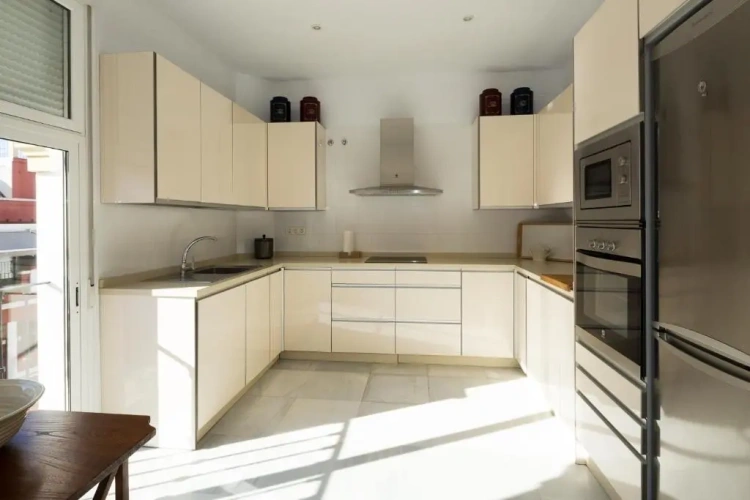 3 Bedrooms Apartment