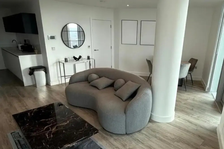 Apt Sleeps 6 With Two Bathrooms