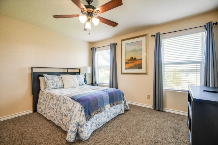 3 Bedrooms Apartment