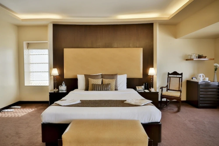 Executive room with city view