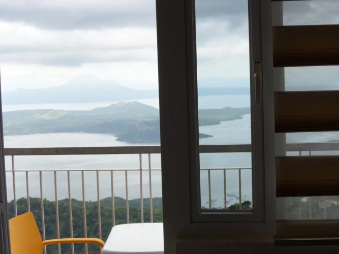 1 Bedroom Apartment with lake view