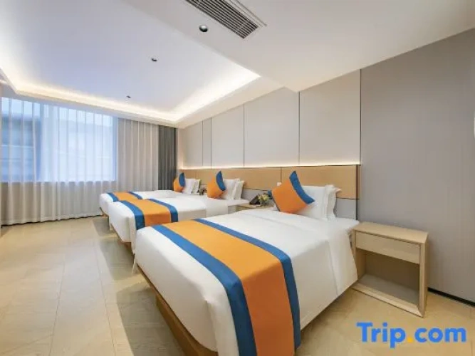 Deluxe Triple Suite