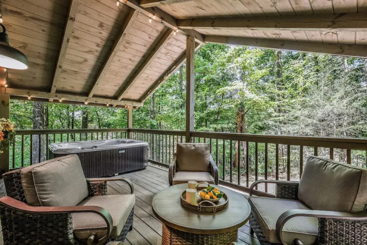 Light'n Bug Bungalow