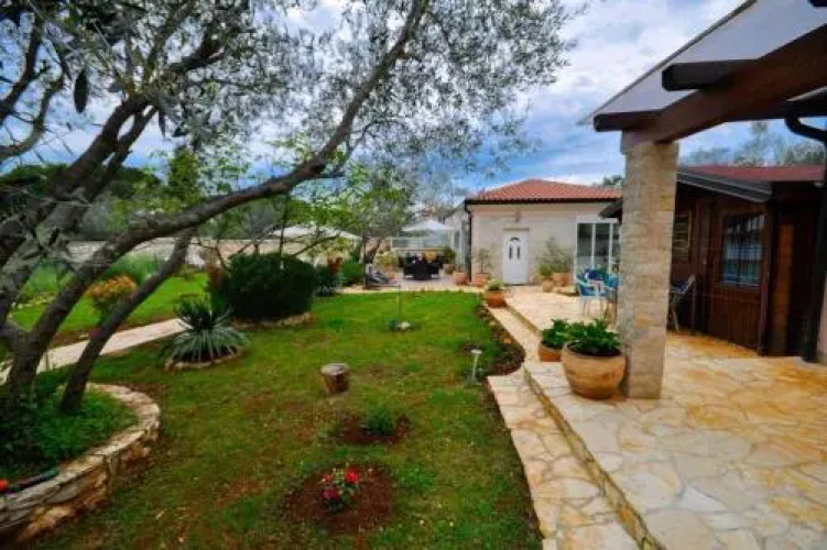 Holiday Home T